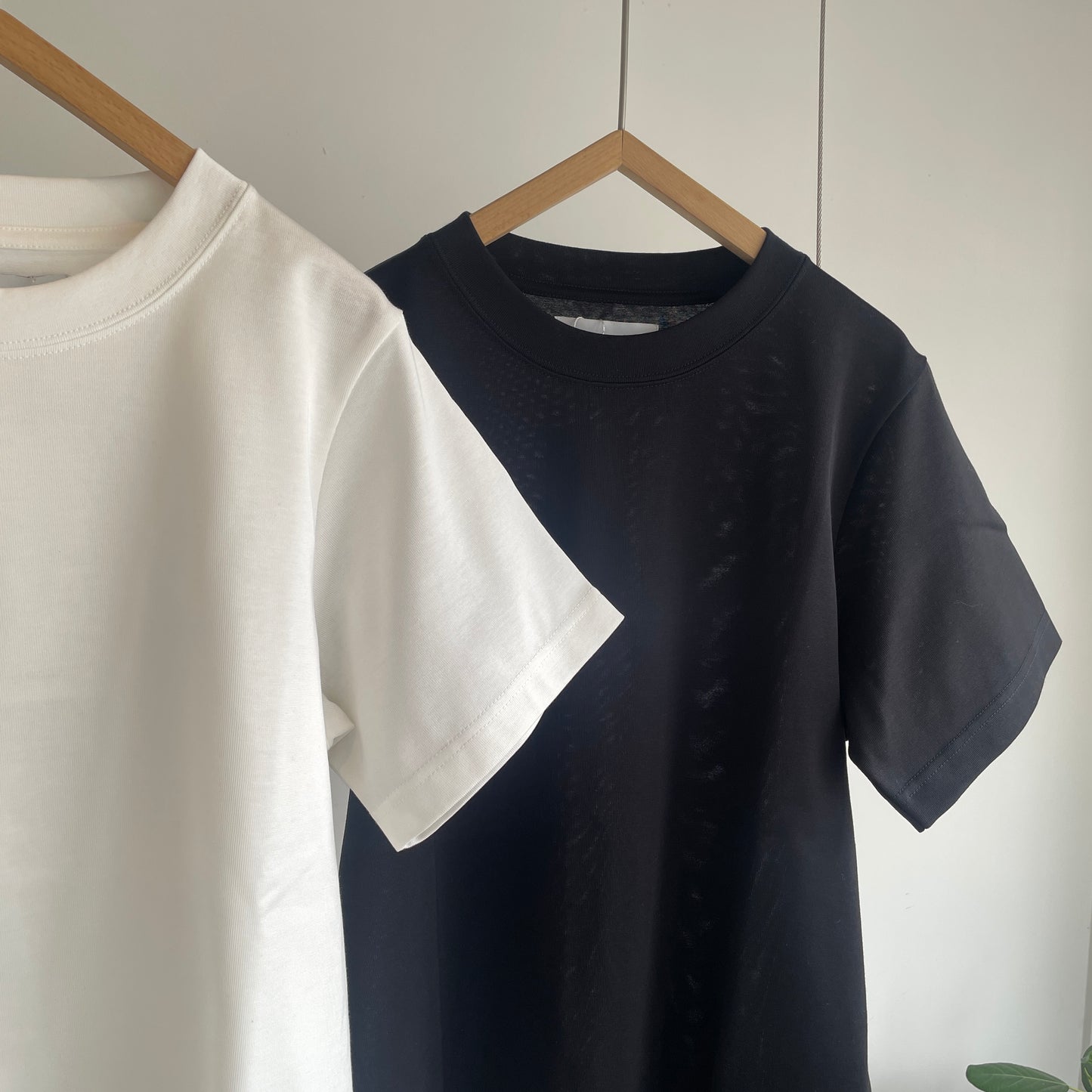 itochi // San Joaquin cotton paralleled single jersey crew neck t-shirt