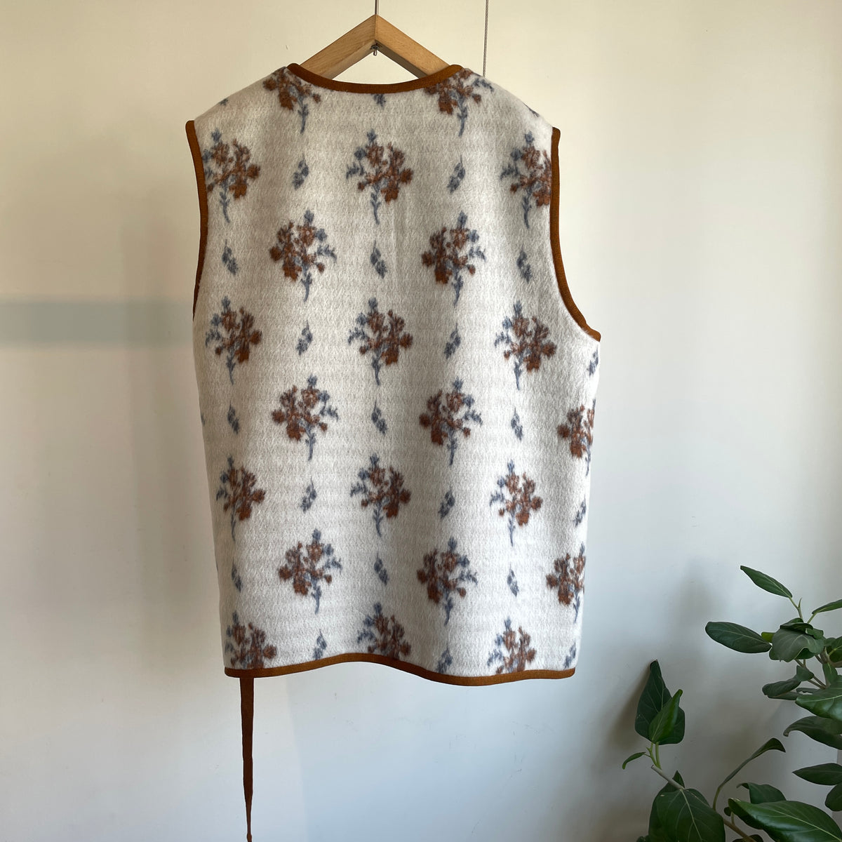 qiri//sarasa raised jacquard ベスト　6301BL006262