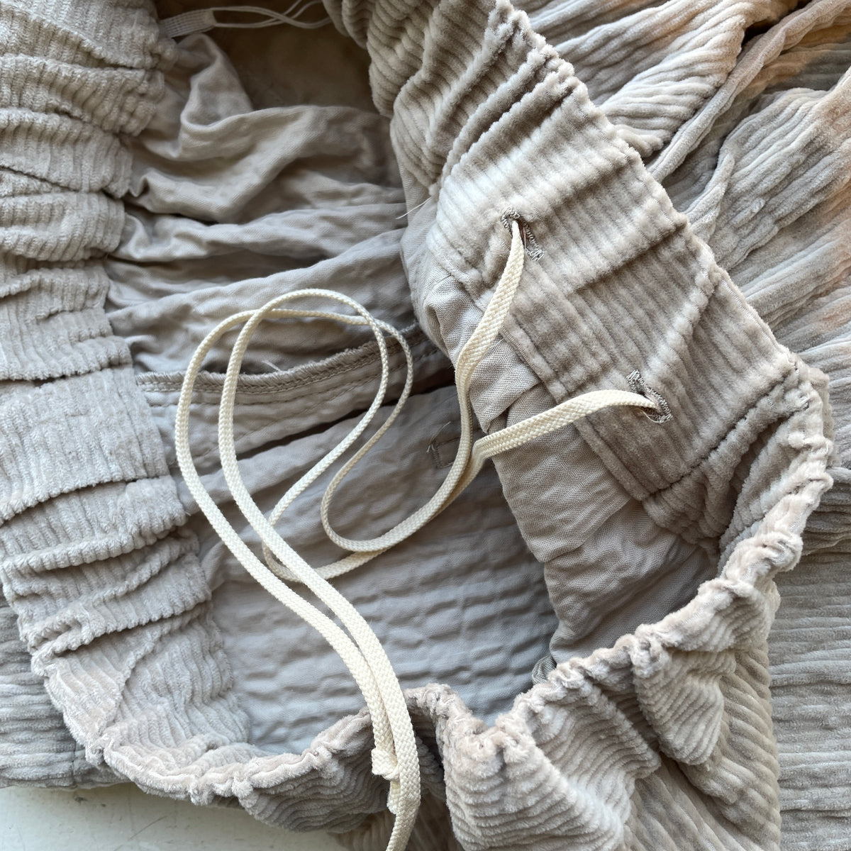 yuni//C/Pu shirring corduroy relax パンツ 1701PT022262