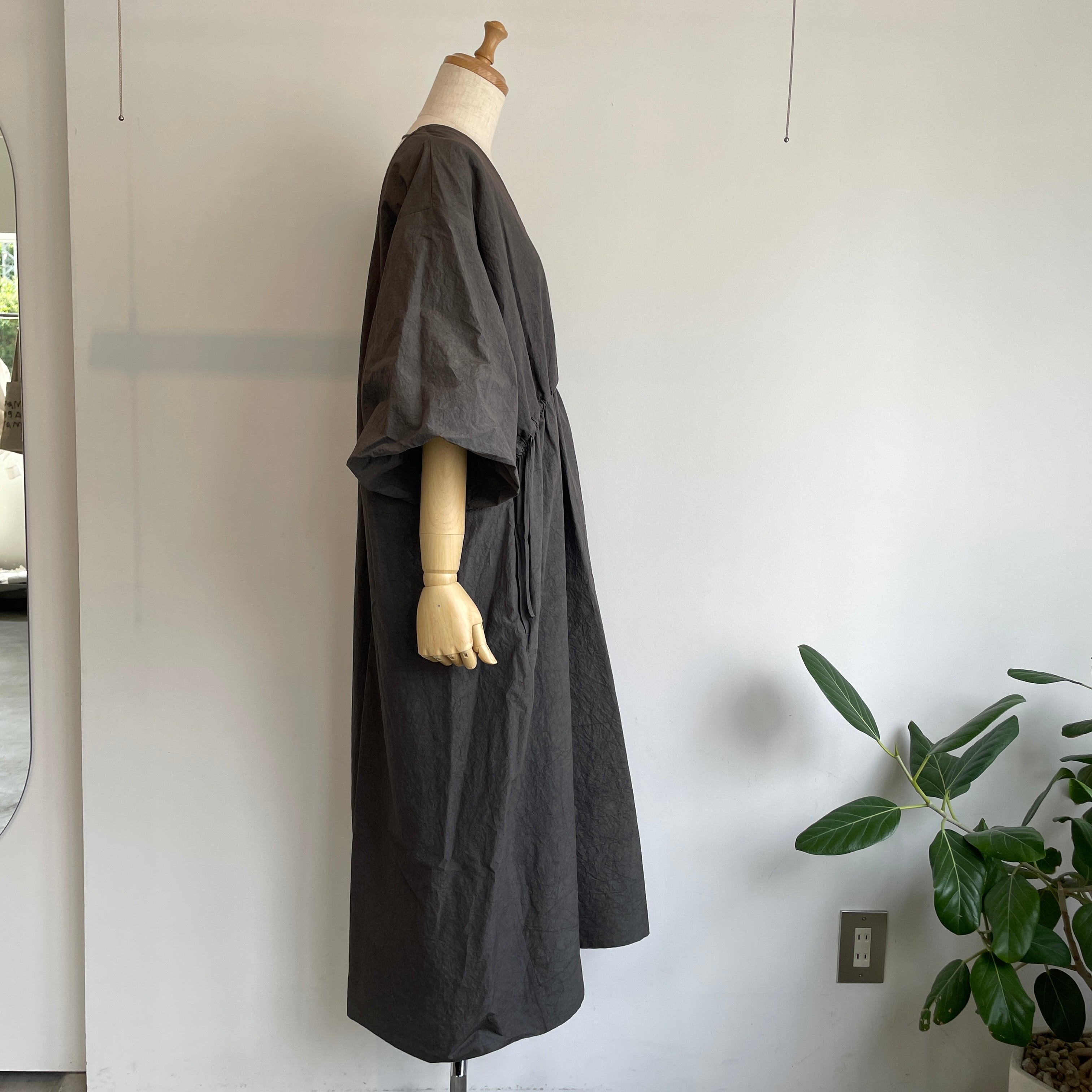 HAVERSACK//綿麻タイプライターVネックロングワンピース 652623 – hibikiru