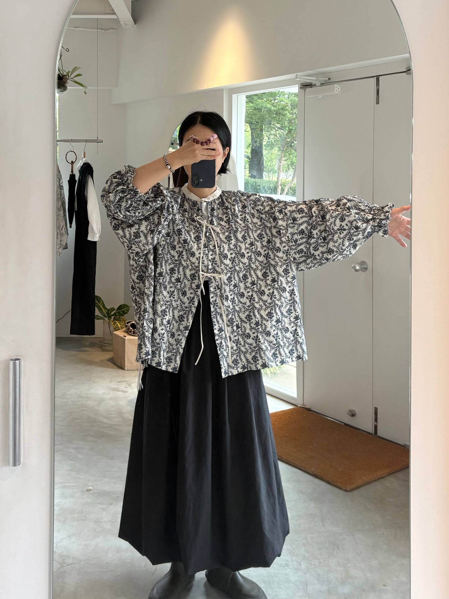 qiri//garden embroidery gather スリーブブラウス
6301BL008262