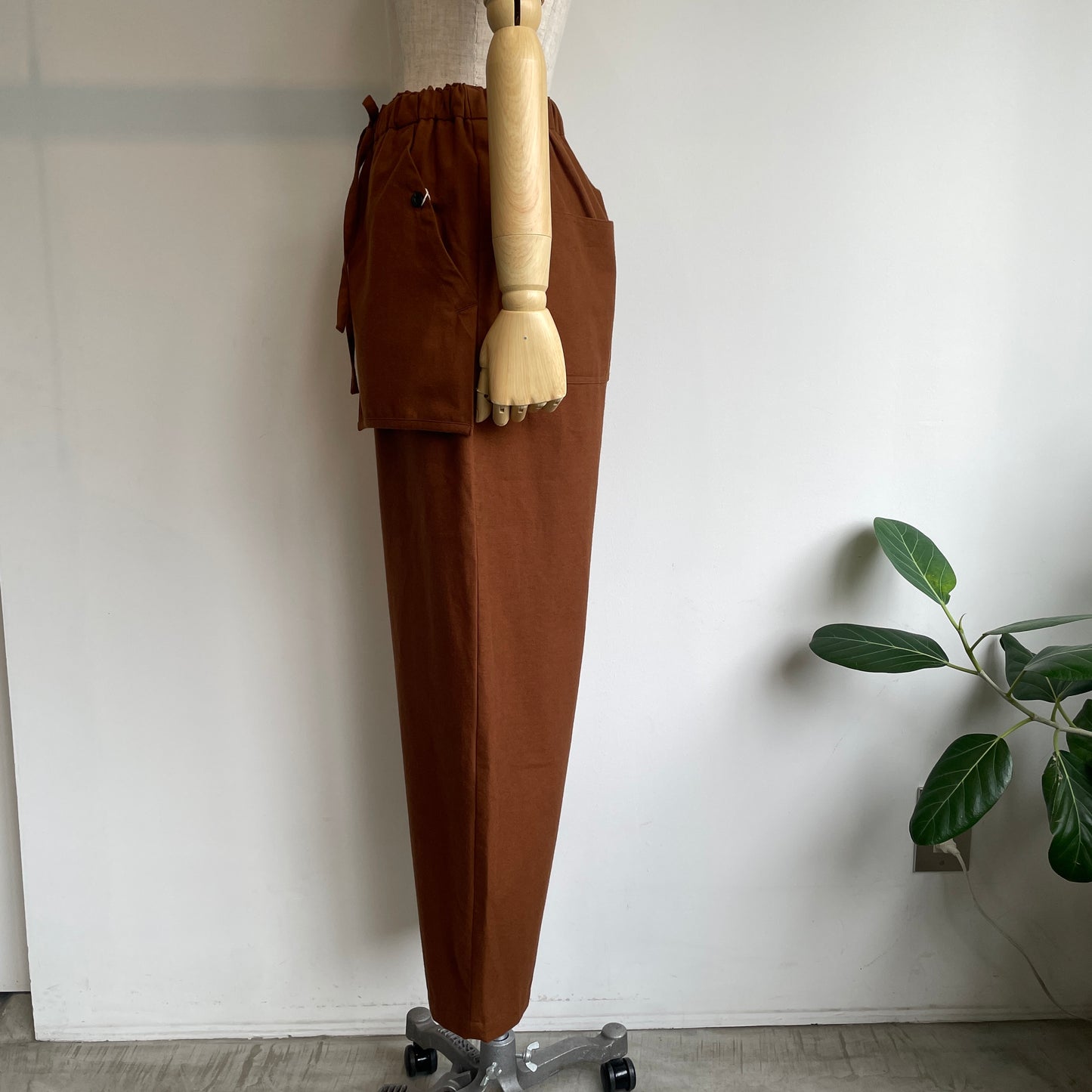 buoy buoy//SUEDE TOUCH FLANNEL APRON パンツ　2701PT005262