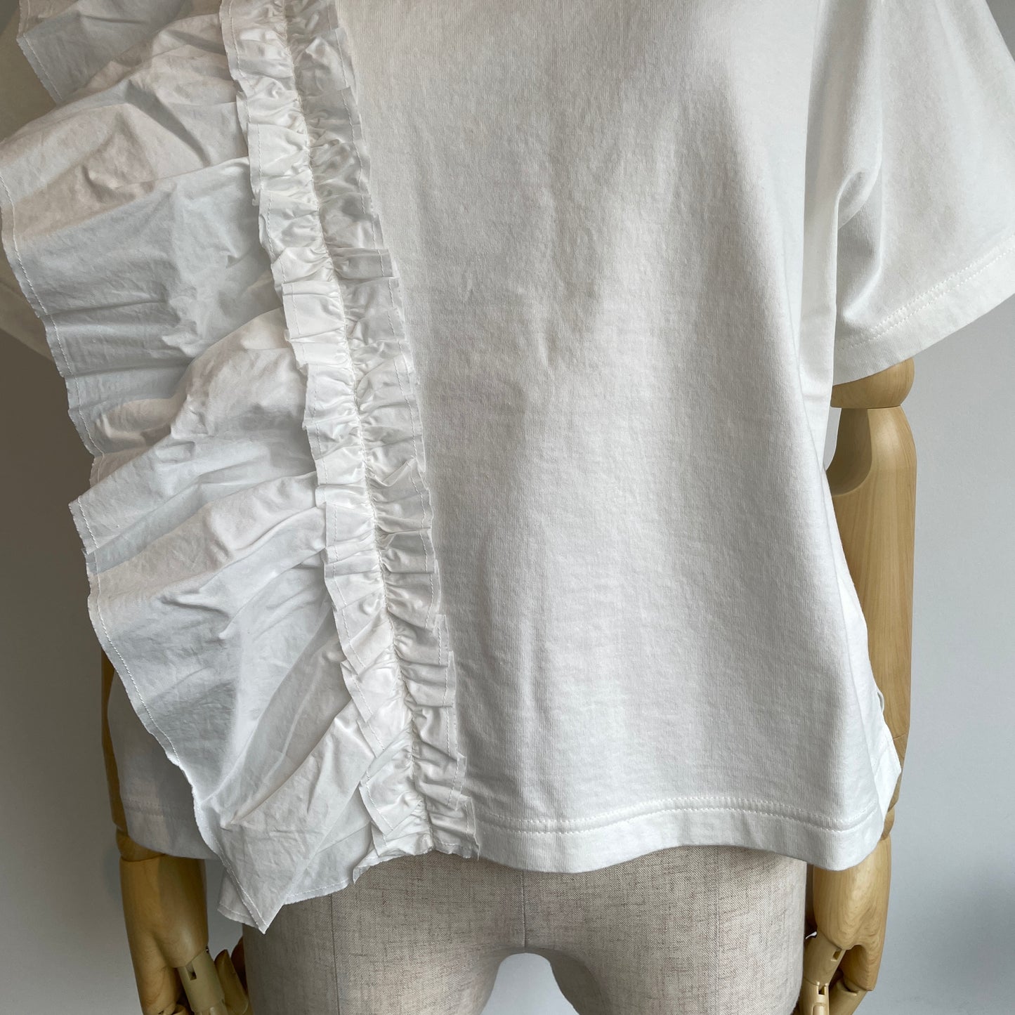 universaltissu//クラシック天竺 ショルダーフリルT  US251CT022