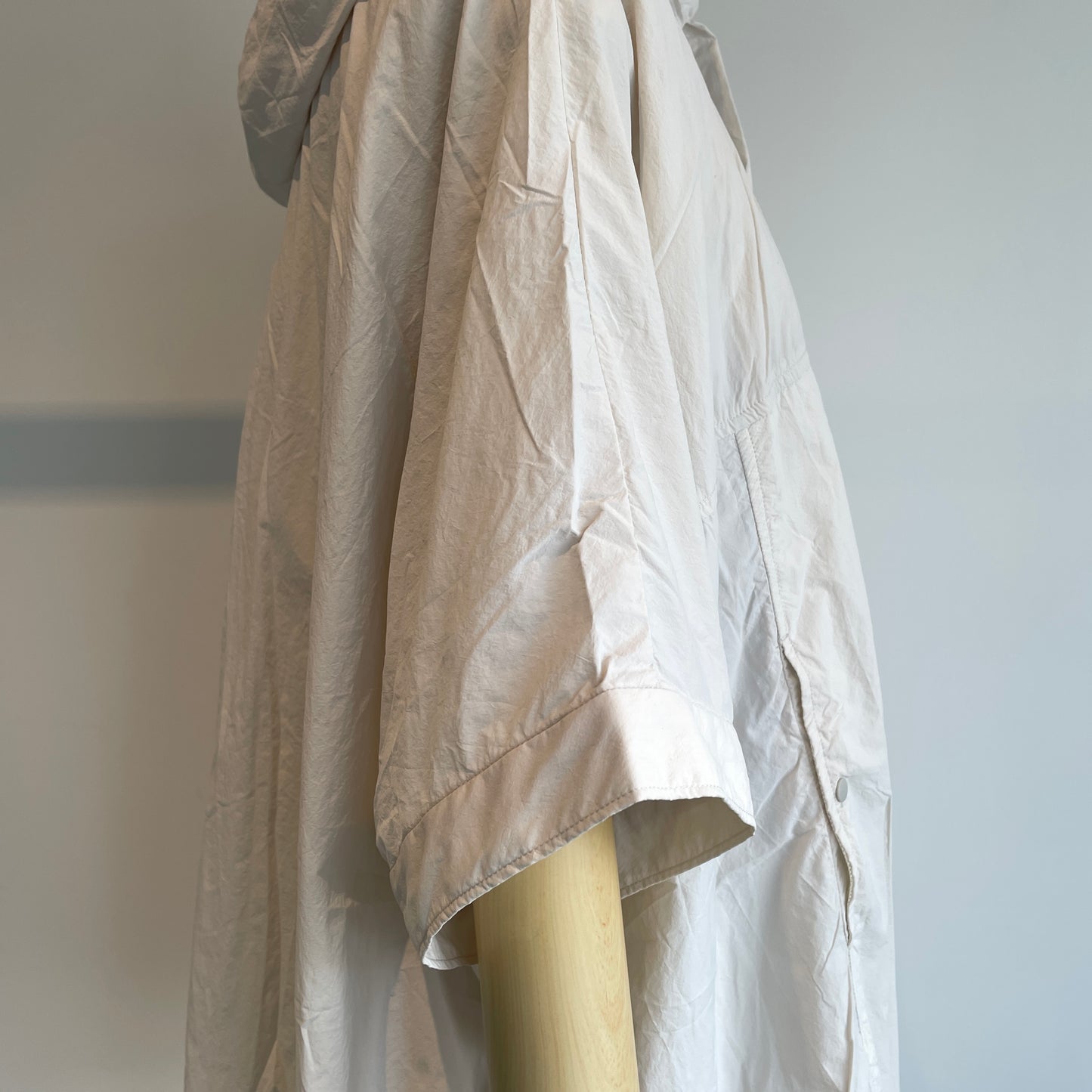 buoy buoy//45d NYLON 伊吹染め PONCHO シャツ　2701BL017261