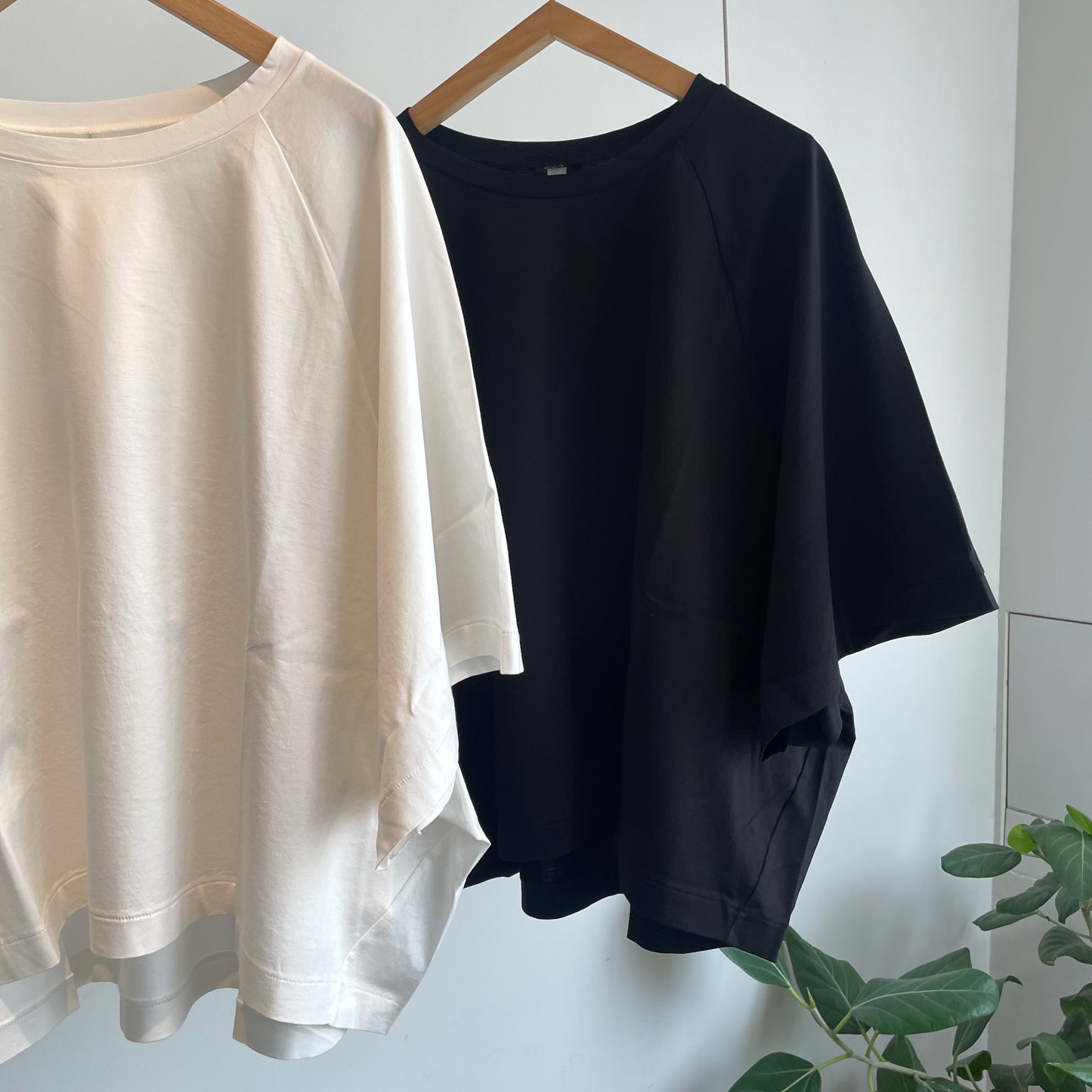 universaltissu//コンパクトクールローレル天竺ラグランスリーブTシャツ UT262CT020