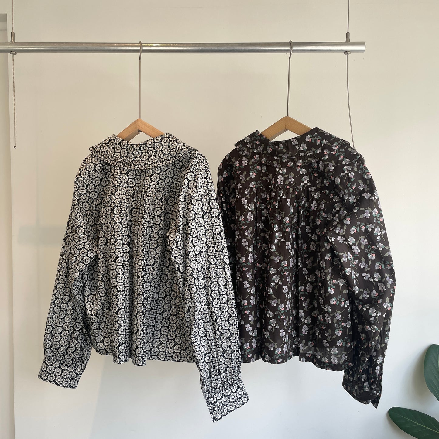 porterdesboutons//リバティフラットカラーフリルブラウス　P14-1-047