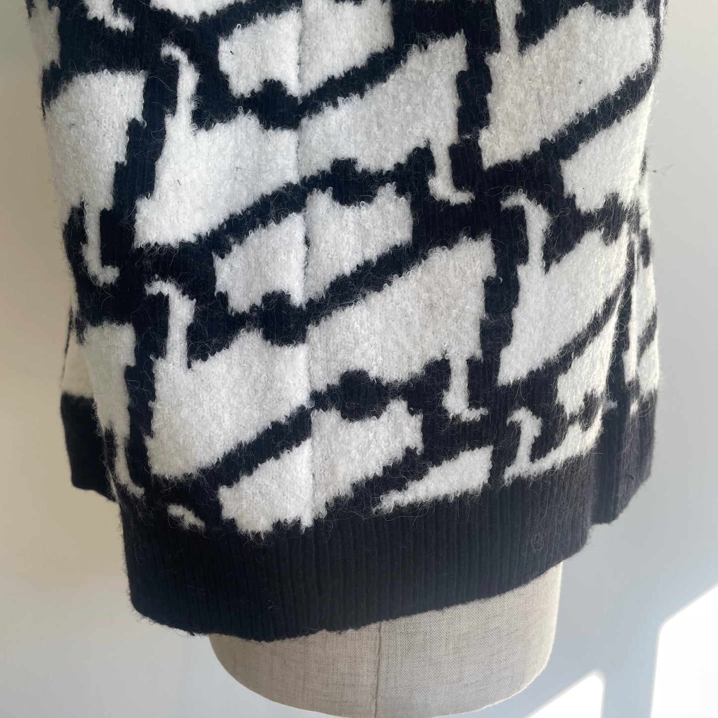 sisisi //WARM KNIT SWAN PULLOVER 2024-AW120