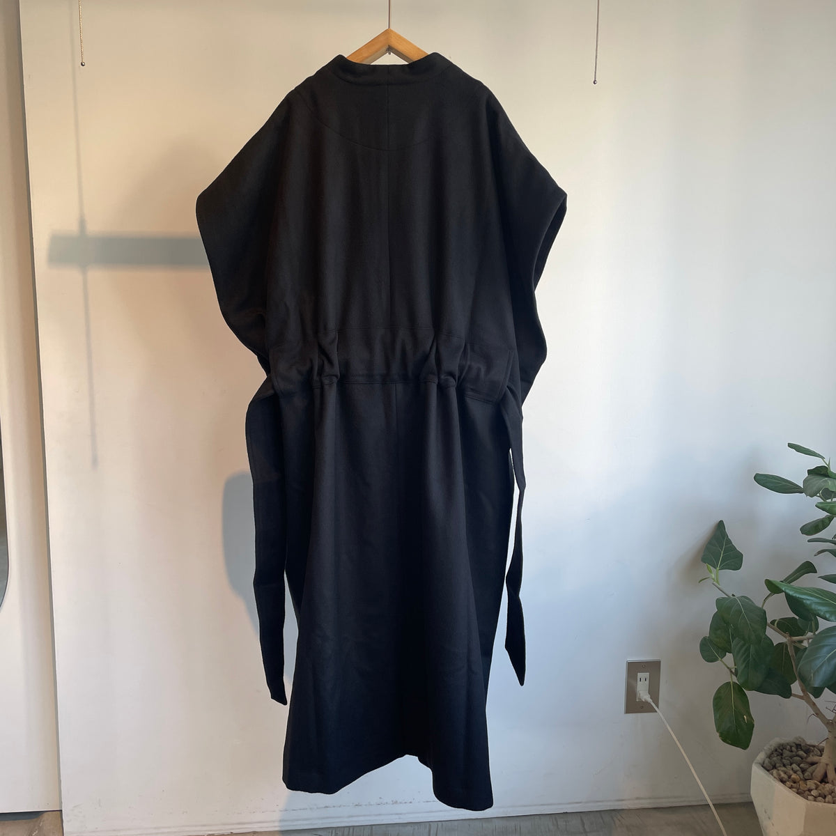 Honnete//Sleeveless Dolman Gown Coat_Royal Geelong HO-26AW CO24W