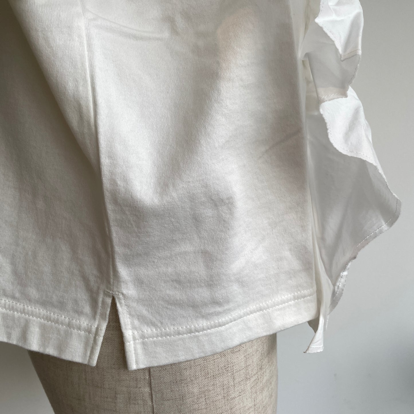 universaltissu//クラシック天竺 ショルダーフリルT  US251CT022