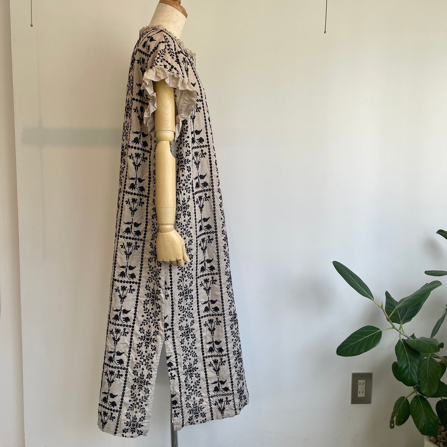 qiri//grow’ embroidery フリルワンピース 6301OP003261