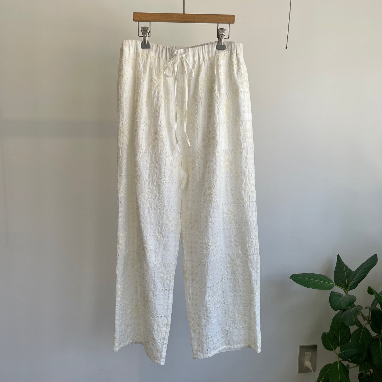 yuni//eyelet embroidelyイージーパンツ　　1701PT032251
