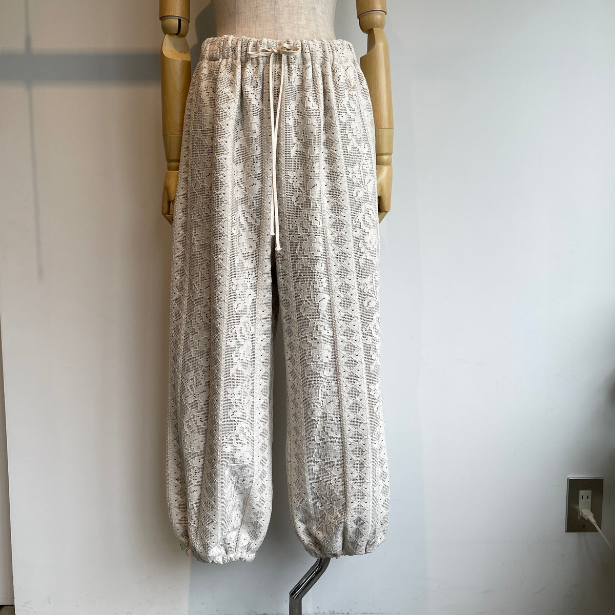 qiri//field flower lace ギャザーパンツ  6301PT008262