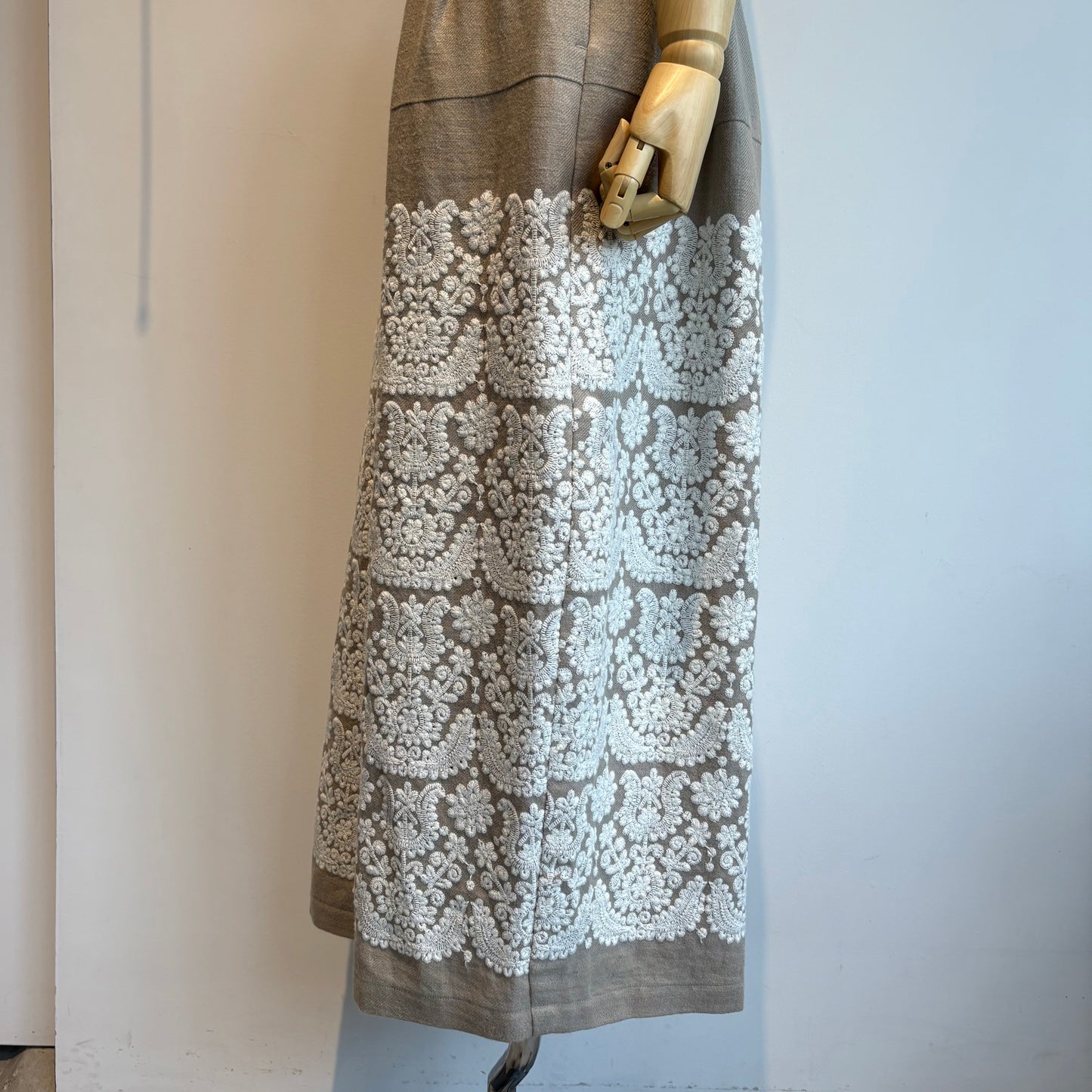 qiri//irásos embroidery cocoon skirt  6301SK003252