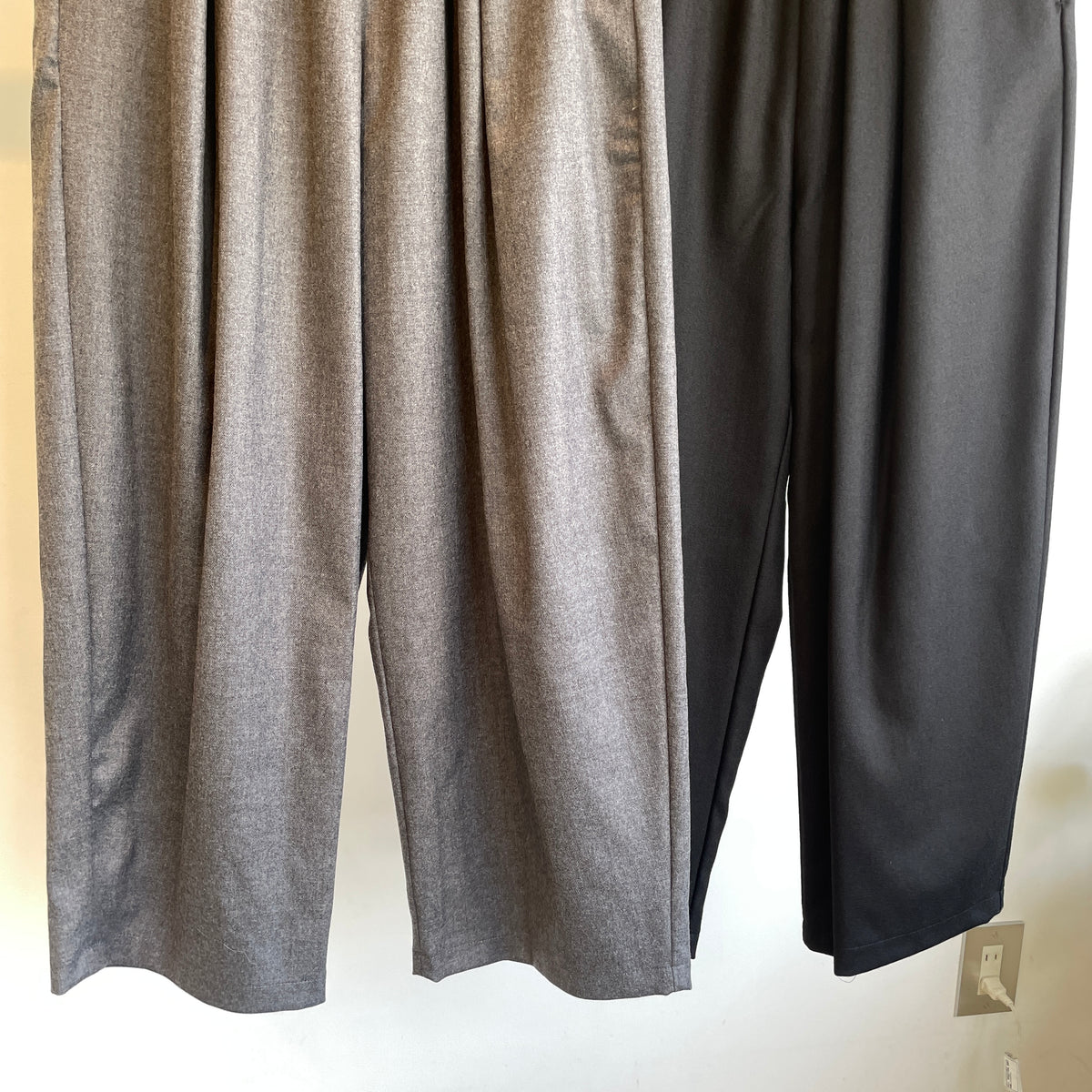 yuni//washable wool gum tuck パンツ 1701PT019262
