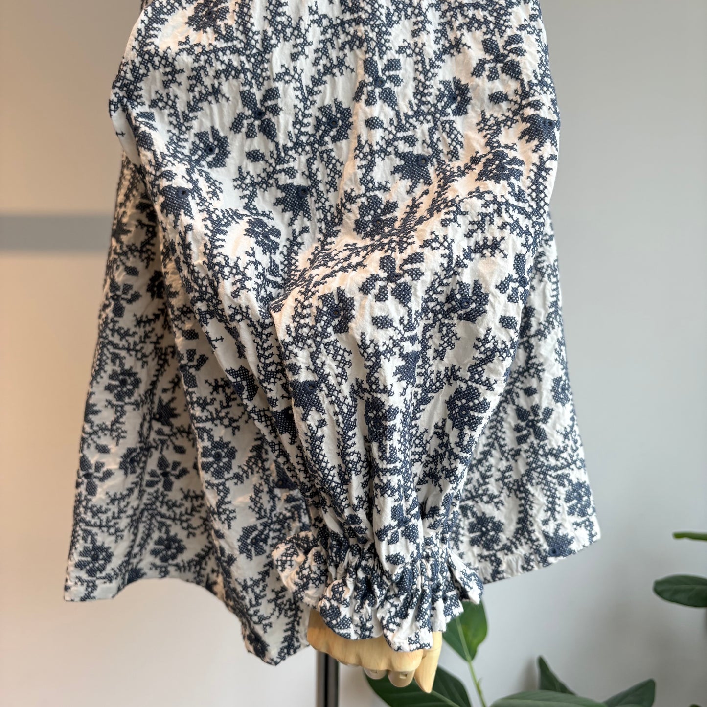 qiri//garden embroidery gather スリーブブラウス
6301BL008262
